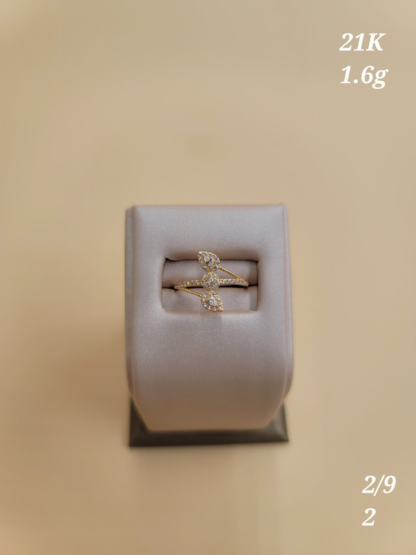 خاتم بورقتين شجر متعاكسة و فص بالمنتصف