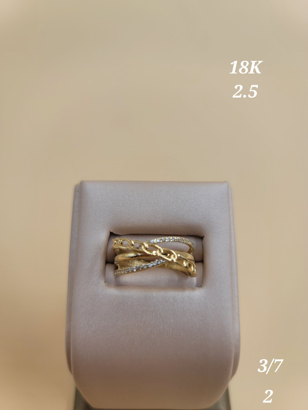 خاتم بأربعة أشكال متعاكسة