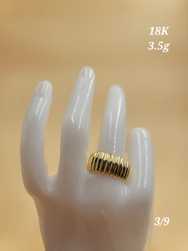 خاتم كلاسيكي بثنيات متقاربة