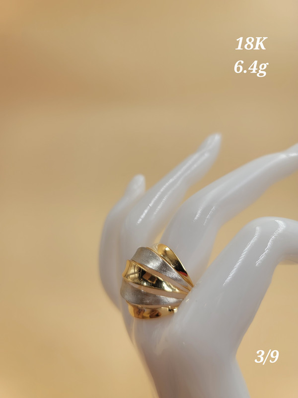 خاتم بثنيات عريضة و بارزة فضي و ذهبي