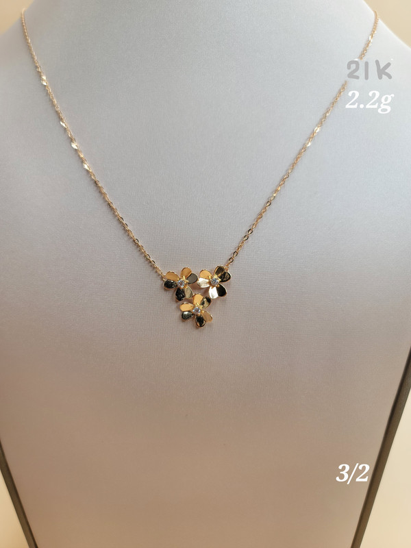 عقد ثلاث زهرات