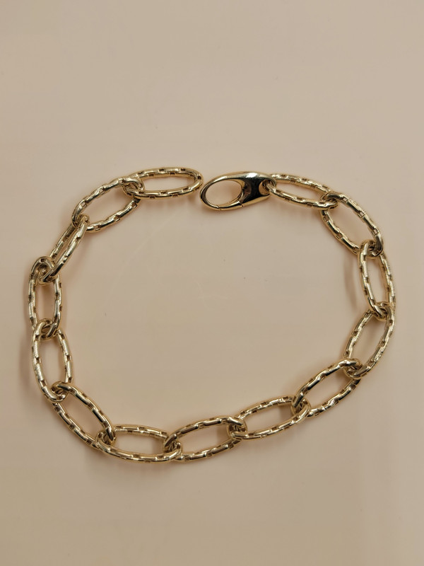 اسوارة حلقات بيضاوية محبلة