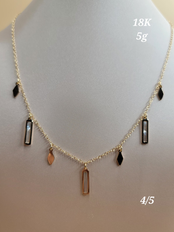 عقد شوكر بمتدليات مستطيلة عاجية