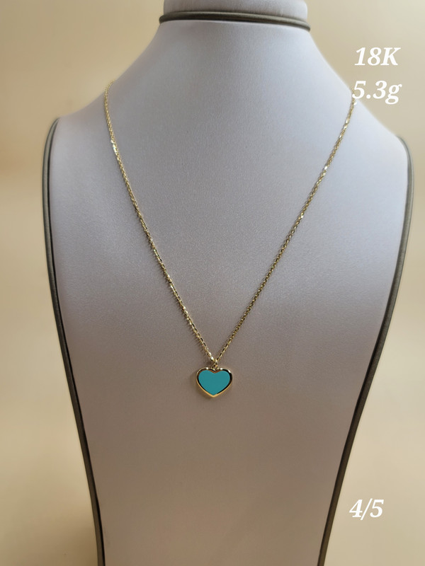 عقد بتعليقة قلب تركواز