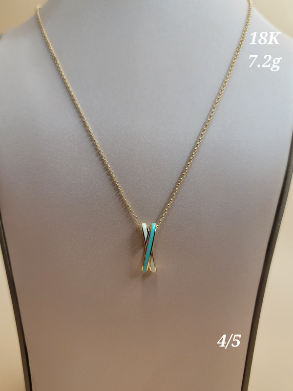 عقد بتعليقة X  تركواز و أبيض