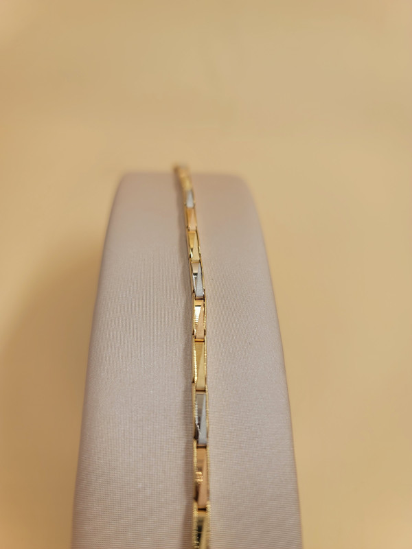 اسوارة بمستطيلات صقيلة ملونة