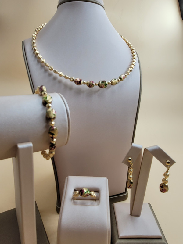 طقم فيكتوري مميزبرسم ورد جوري