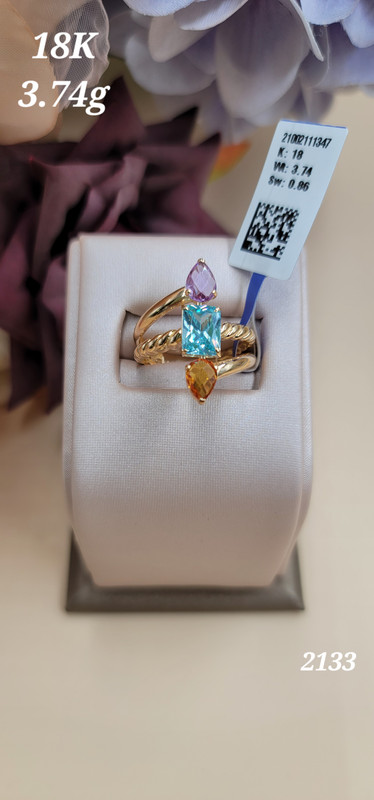 خاتم بثلاث فصوص ملونة 