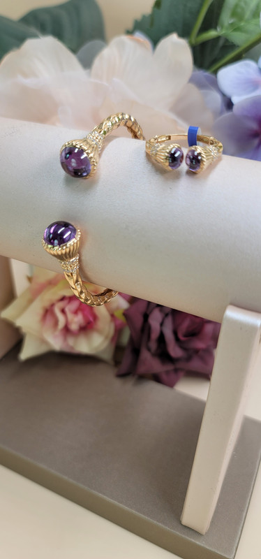 قطعة مميزة جدا طقم اسوارة وخاتم بحجر بلون البنفسجي الملكي 