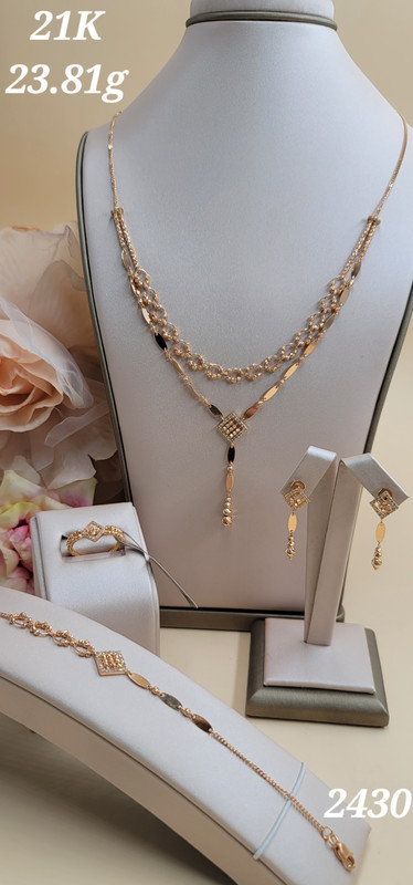 طقم دورين وكأنه عقدين مميز جدا يلبس كطقم كامل أو قطع مفرقة 