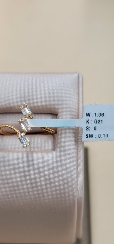 خاتم أنيق بثلاث فصور متعامدة جميل جدا على اللبس 