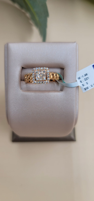 خاتم على شكل سلسلة بفص زراكون من المنتصف 