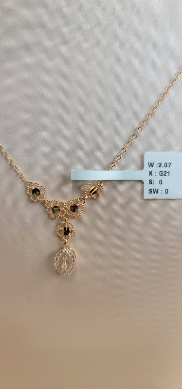 عقد الخمس وردات بمتدلية بيضاوية زراكون 