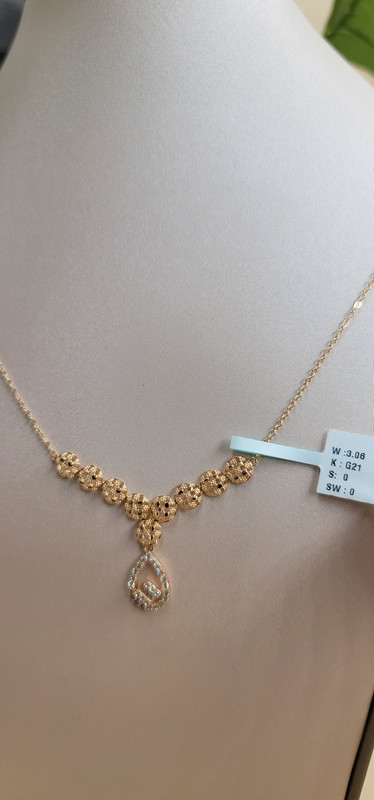 عقد بمتدلية زركون قص ألماس 