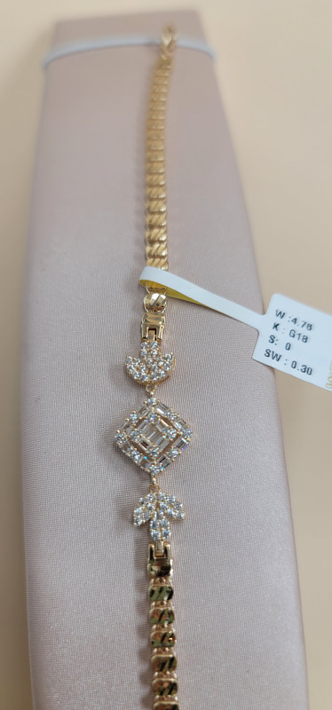 إسوارة أنيقة بفص زراكون قص ألماس