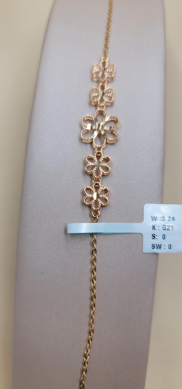 إسوارة يومية ناعمة بخمس وردات رقيقة 