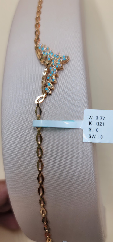 إسوارة رائعة مطعمة بلون التيفاني الفيروزي 