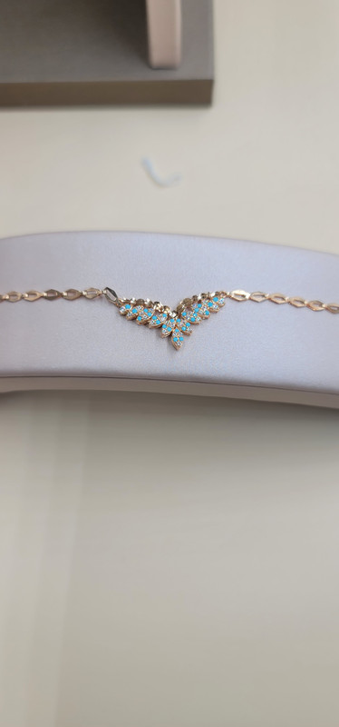 سوارة رائعة مطعمة بلون التيفاني الفيروزي 