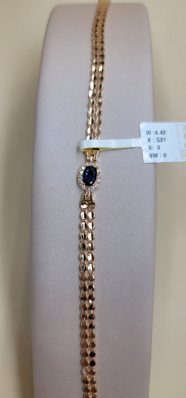 غسوارة أنيقة جدا بحجر الزفير الكحلي المحاط بفصوص الزراكون