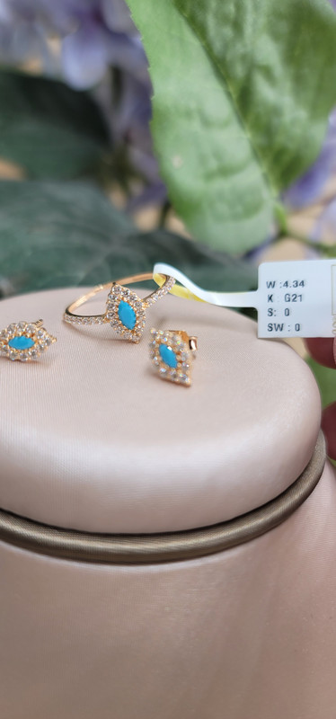 نصف طقم بأحجار الفيروز الجذابة