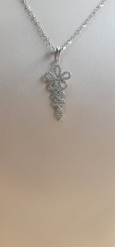 نصف طقم بلفة الأغصان غاية في الأناقة