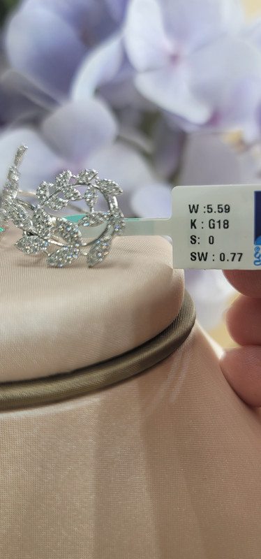 نصف طقم أنيق جدا بلفة غصن ورق الشجر