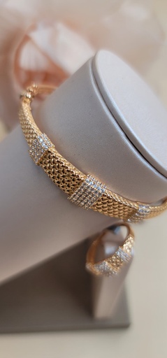 [019221130452160267] قطعة مميزة و ملفتة عبارة عن طقم اسوارة وخاتم 