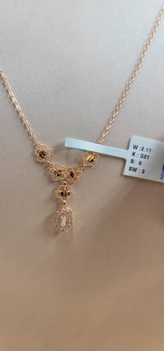 [000192212116330229] عقد أنيق بخمس وردات ومتدلية زراكون بقص ألماس بيضاوية 