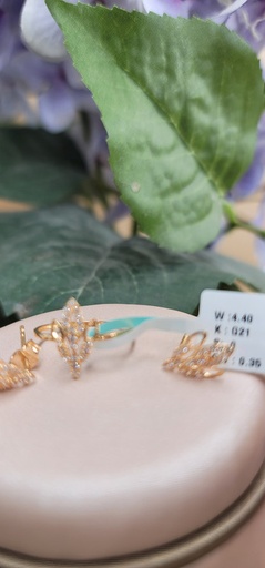 [000192214417600272] نصف طقم أنيق بتعليقة ذات تصميم مميز 